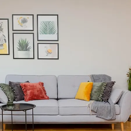 Mokotow Bluszczanska By Renters Varšava