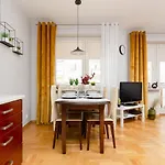 Mokotow Bluszczanska By Renters 公寓