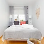Mokotow Bluszczanska By Renters Varsovie