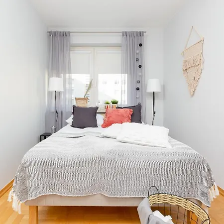 Mokotow Bluszczanska By Renters ワルシャワ