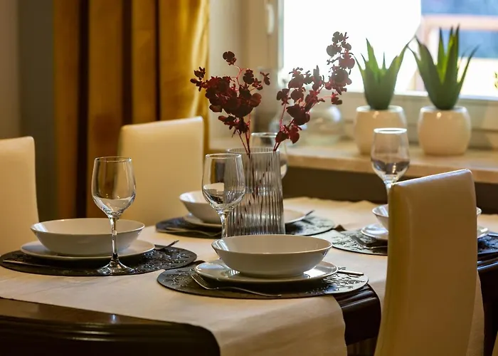 Mokotow Bluszczanska By Renters * وارسو