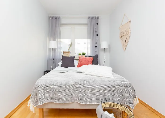 Mokotow Bluszczanska By Renters Varsó