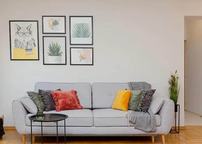 Mokotow Bluszczanska By Renters Varsó