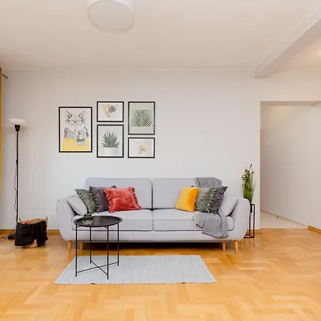 Mokotow Bluszczanska By Renters Warsaw