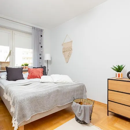 Mokotow Bluszczanska By Renters